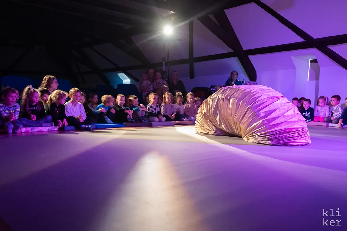 ORI je interaktivna plesna predstava za djecu